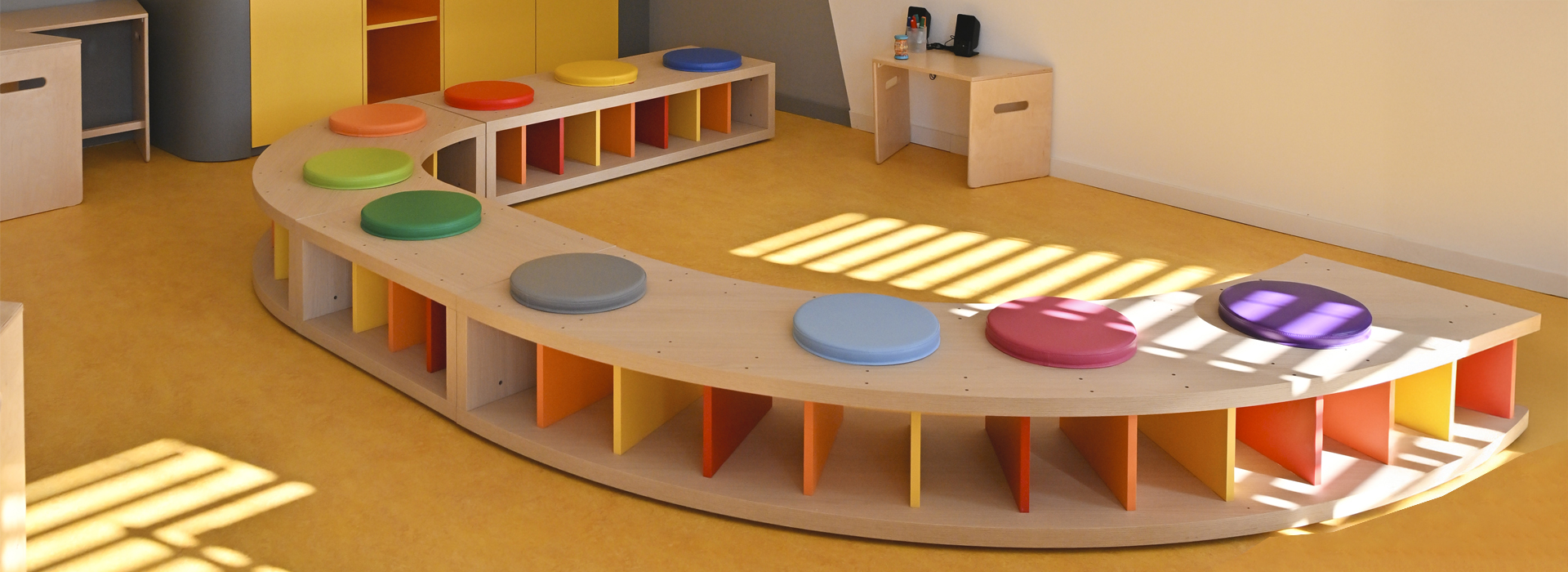 mobilier groupe scolaire Avignon Melly & Paul Puaux architecte 